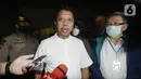 Mantan Ketua Umum PPP Muhammad Romahurmuziy atau Romy menyampaikan perrnyataan saat keluar dari Rumah Tahanan KPK di Jakarta, Rabu (29/4/2020). Romy bebas sesuai dengan vonis Pengadilan Tinggi DKI Jakarta yang menjatuhkan hukuman 1 tahun penjara, sementara KPK masih melakukan kasasi di Mahkamah Agun