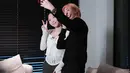 BamBam sangat gugup menjelang kedatangan Taeyeon. Hingga ketika pelantun lagu "I" ini akhirnya menginjakkan kaki di rumahnya, kecemasannya tidak berhenti. Bahkan dia tergagap saat menyapa sang idola. (Foto: Instagram/ bambam1a)