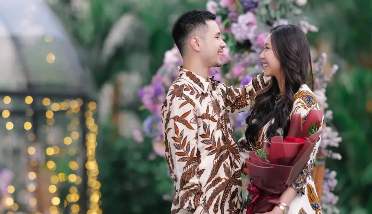 Karena hal ini pula, Sisca Kohl akhirnya mengakui jika ia dan Jess No Limit telah melangsungkan pernikahan. Bahkan, karena pengakuannya, tak sedikit pula netizen yang penasaran akan foto ataupun video pernikahan keduanya.(Liputan6.com/IG/@jessnolimit)