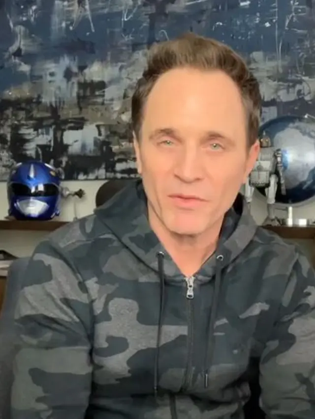 6 Potret Terbaru David Yost, Pemeran Power Ranger Biru yang Awet Muda