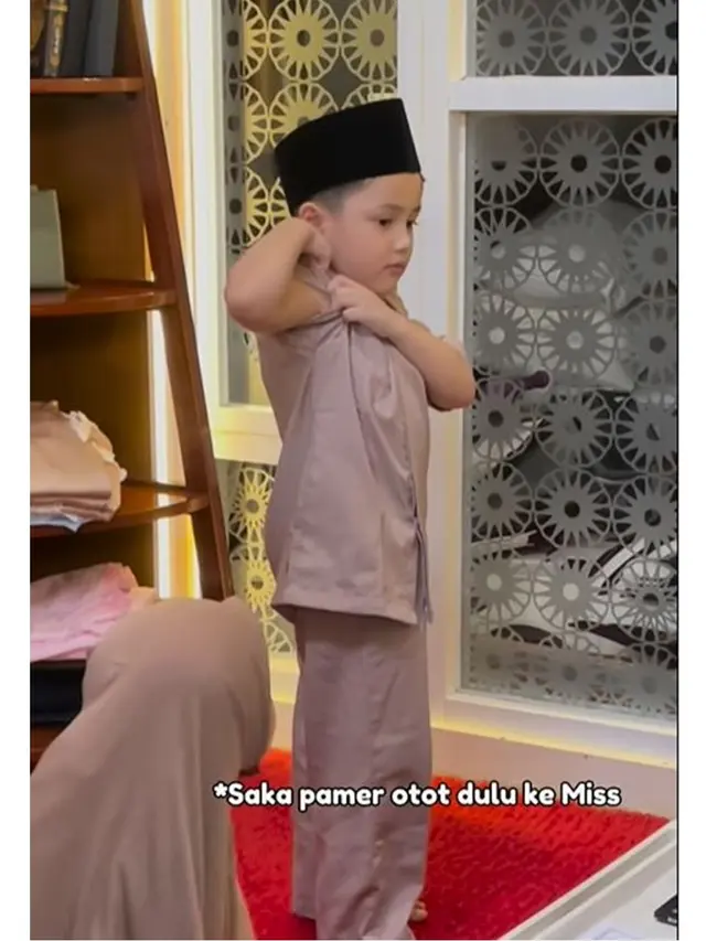6 Potret Sheva dan Saka Anak Ussy Sulistiawaty Belajar Ngaji, Si Bungsu Pamer Otot