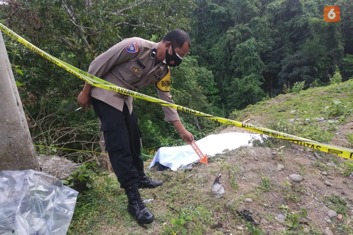 Lokasi penemuan mayat pemuda hangus terbakar (Liputan6.com/Fauzan).