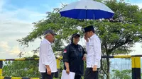 Menteri LHK Siti Nurbaya mendampingi Presiden Jokowi meninjau lokasi Ibu Kota Negara di sebagian Kabupaten Penajam Paser Utara dan di sebagian Kabupaten Kutai Kartanegara, Kalimantan Timur. (dok. KLHK)