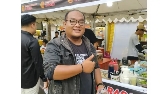 Influencer di Kota Batam, Albert, di lokasi festival kuliner Batam yang diselenggarakan Bigguytravels.