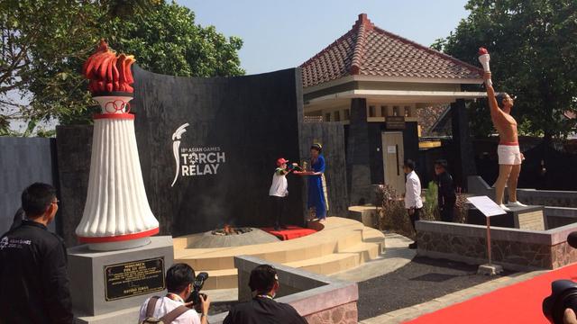 Prosesi pengambilan api dari Mrapen untuk Kirab Obor Asian Games 2018