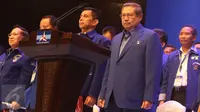 SBY jelang memberikan pidato politik di JCC saat acara Rapimnas dan Dies Natalis Partai Demokrat ke-15, Jakarta, Selasa (7/2). (Liputan6.com/Helmi Afandi) 
