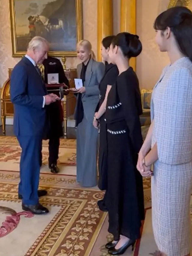 Potret Rose Blackpink Usai Raih Gelar MBE, Bisa Menikah di Katedral St. Paul