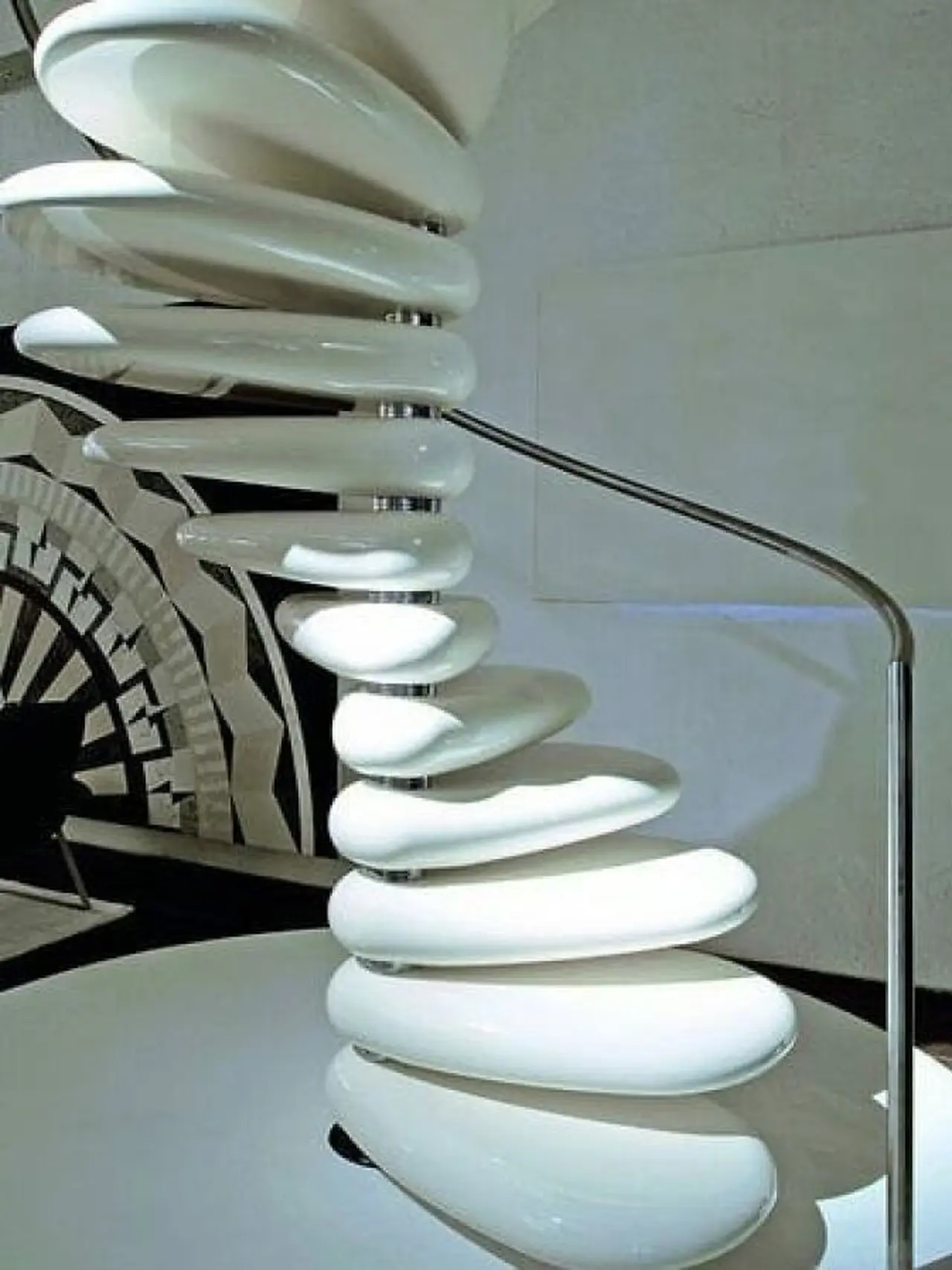 8 Potret Desain Tangga Ini Nyeleneh Banget, Bikin Terkecoh - Hot