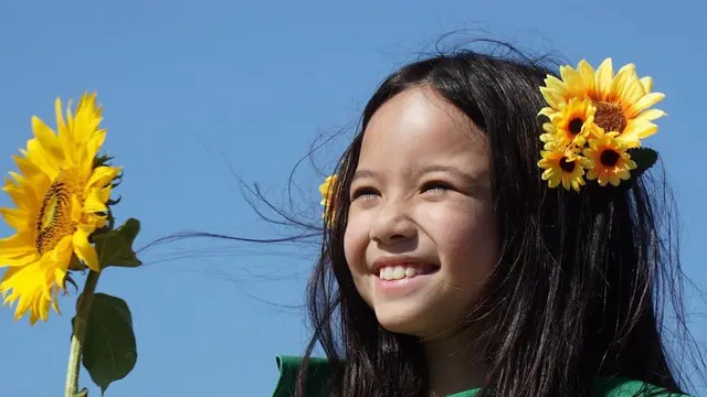 Gempi Belajar Menyanyikan Lagu Gala Bunga Matahari