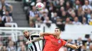 <p>Duel Newcastle vs Brighton di St. James Park dimenangkan tuan rumah dengan skor telak 4-1. (AFP/Oli Scarff)</p>