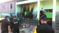 Tim Gegana Brimob Polda Sulsel sedang melakukan olah TKP (Liputan6.com/ Eka Hakim)