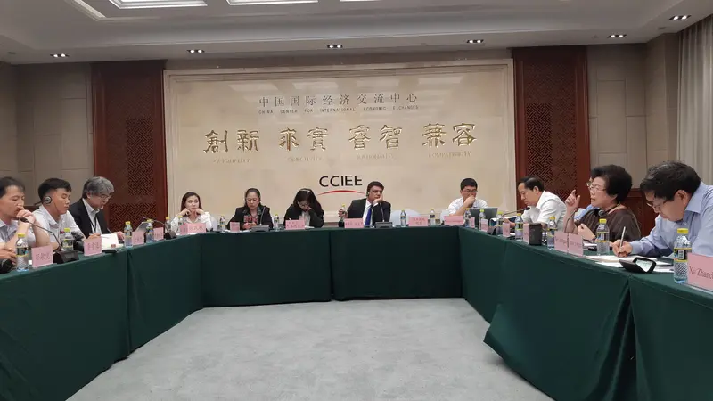 Diskusi singkat dengan perwakilan dari China Center for International Economic Exchanges di Beijing. (Liputan6.com/Tanti Yulianingsih)