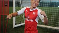Striker Arsenal Takuma Asano (Mirror)