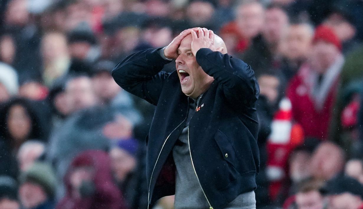 Liverpool harus mengakui keunggulan Paris Saint-Germain dengan skor 0-2 pada leg kedua perempat final Liga Champions 2025/2026. (AP Photo/Jon Super)