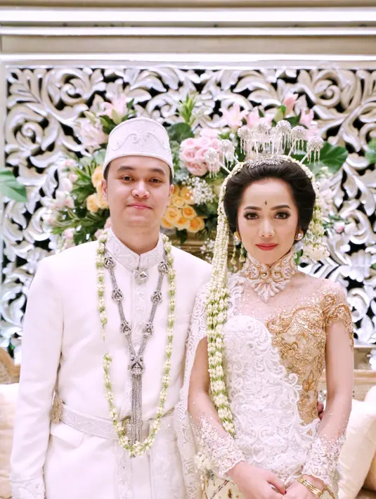 Perasaan gugup dirasakan Karina sejak di hotel. Demi mengusir rasa nervous jelang akad nikah, pemain film Raksasa dari Jogja itu banyak melakukan dzikir. (Adrian Putra/Bintang.com)