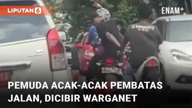 Aksi nekat sejumlah pemuda di Semarang buat resah publik. Terekam pemuda berboncengan mencoba mengacak-acak fasilitas publik. Pemuda berkaos hitam di belakang sengaja menjatuhkan cone pembatas jalan.