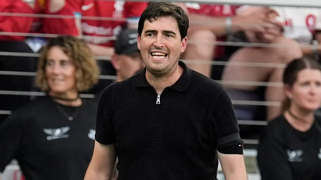 Pelatih Liverpool Andoni Iraola