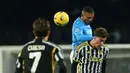 Bermain di Stadion Diego Armando Maradona, Napoli sukses mempermalukan Juventus dengan skor 2-1. (CARLO HERMANN/AFP)