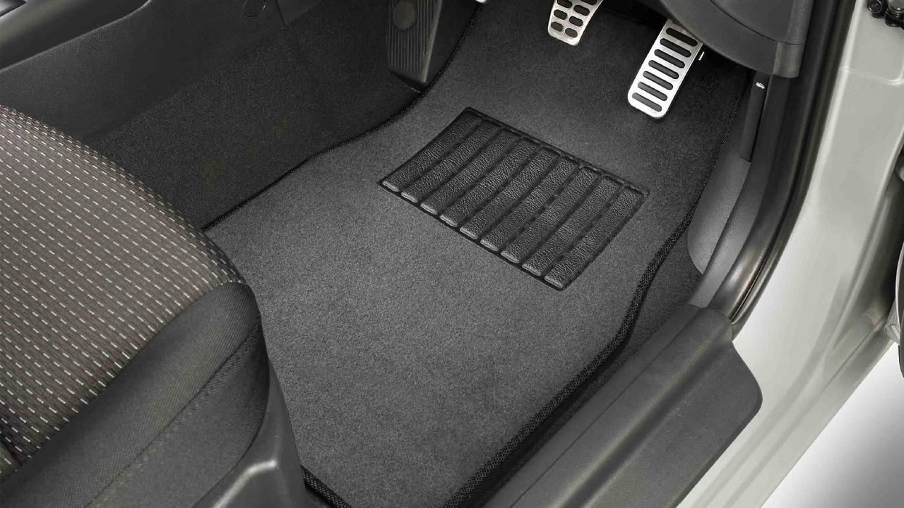 Ilustrasi karpet mobil (rortizautocatalog)