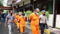 Para tersangka pengedar sabu diringkus di Malang. (Dian Kurniawan/Liputan6.com)