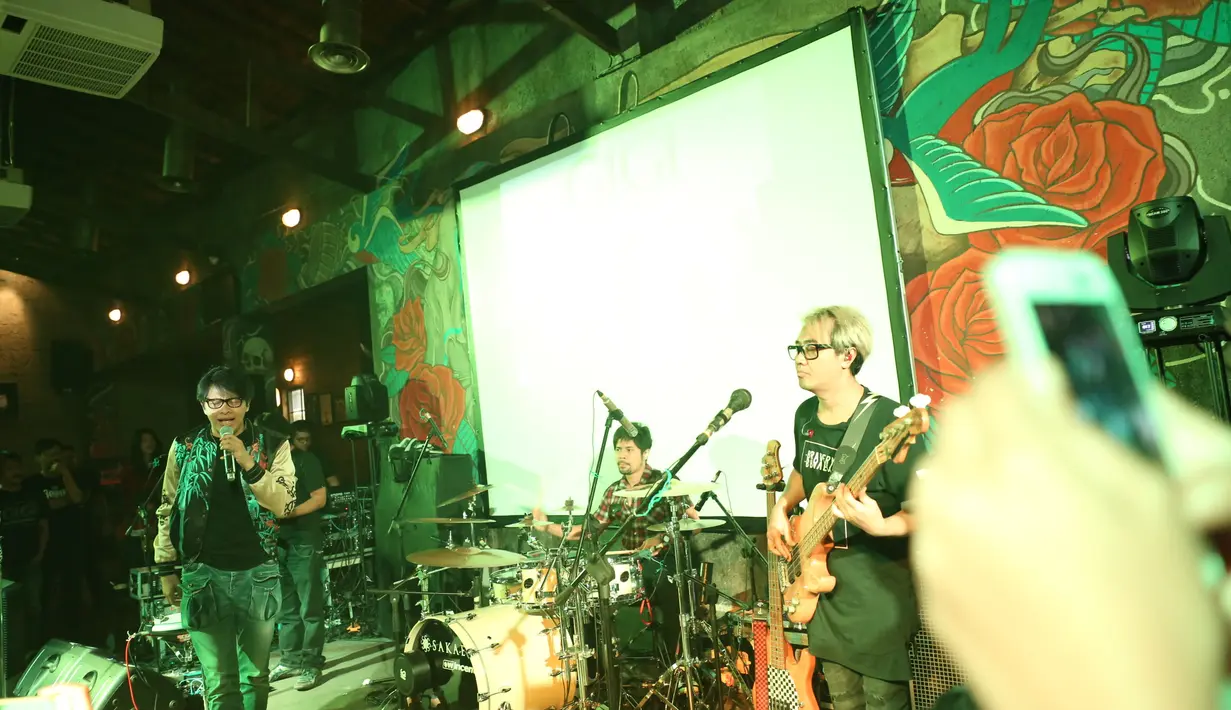 Grup yang beranggotakan Armand Maulana, Thomas, Dewa Budjana, dan Hendy itu juga mengenalkan manajemen baru. Dengan manajemen baru yang diberi nama Rumah Cinta Gigi itu berharap segar untuk perkembangan ke depannya. (Nurwahyunan/Bintang.com)