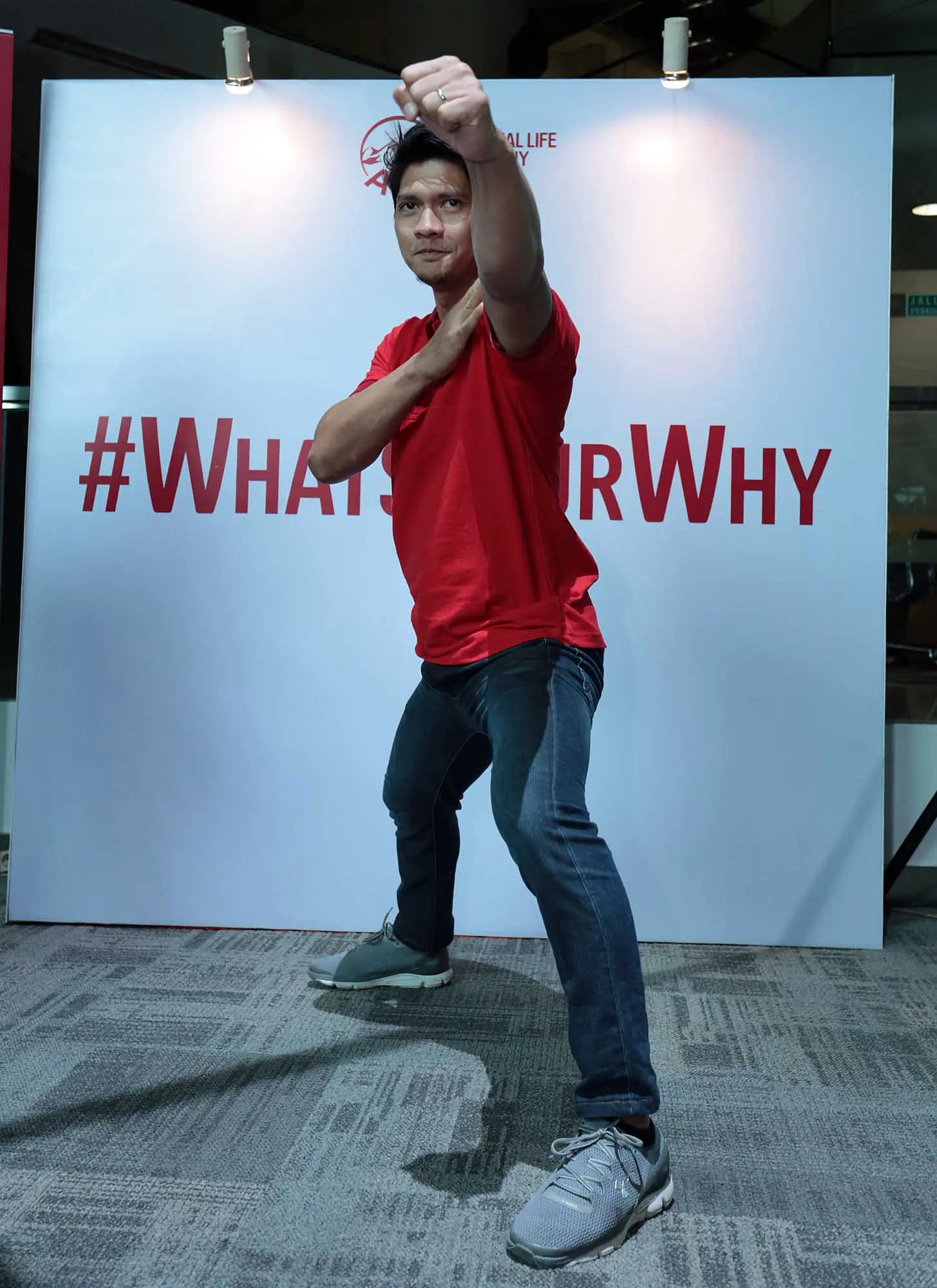 Aktor laga Iko Uwais kembali terlibat film Hollywood. Suami Audy Item itu akan main film berjudul Mile 22. Tidak hanya sebagai pemeran, film garapan sutradara Peter Berg itu, ayah satu anak itu juga akan menjadi koreografer. (Deki Prayoga/Bintang.com)