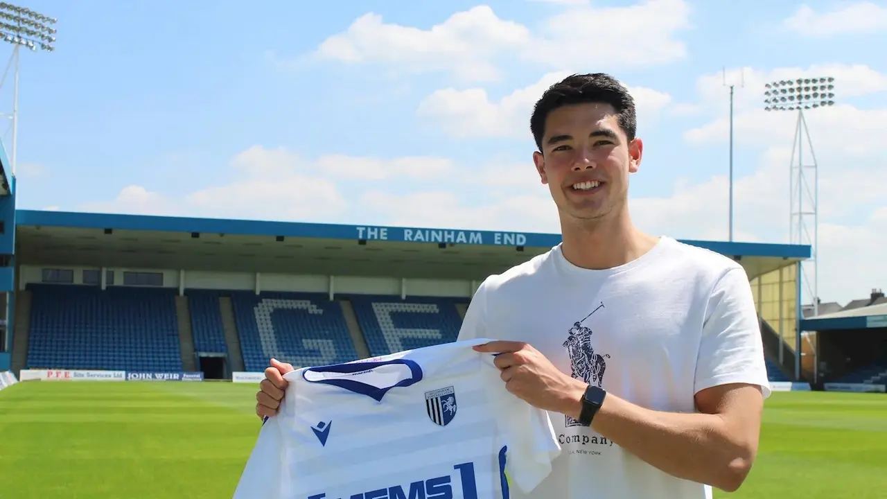 Elkan Baggott gabung Gillingham FC.