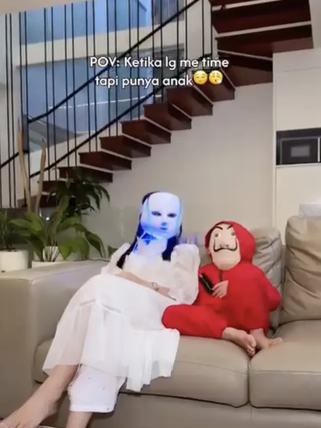 Potret Ruang TV Rumah Raditya Dika dan Anissa Aziza