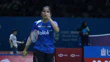 Tunggal putri Indonesia, Gregoria Mariska Tunjung saat melawan pebulu tangkis Thailand, Ratchanok Intanon pada 16 besar Indonesia Open 2018 di Istora GBK, Jakarta, Kamis (5/7). Gregoria kalah 21-11, 17-21, 21-14. (Liputan6.com/Helmi Fithriansyah)
