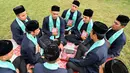 Saat Ramadan, halaman masjid ini menjadi tempat yang sangat istimewa bagi umat Islam di Kota Banda Aceh. (CHAIDEER MAHYUDDIN/AFP)