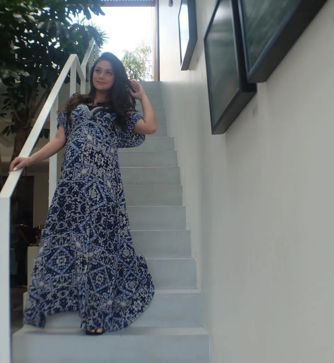 Penampilan Celine Evangelista yang modis sebelum melahirkan. (Image: celine_evangelista/instagram)