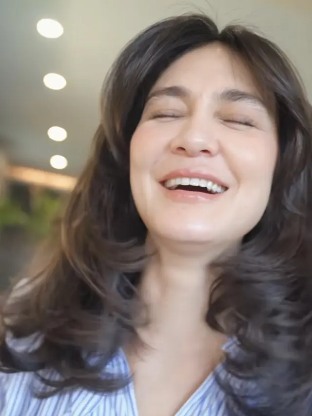 Luna Maya dengan Rambut Terbaru