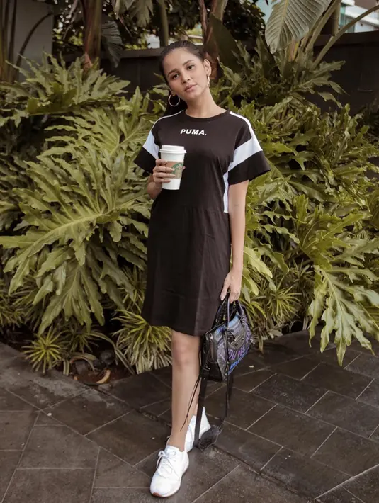 Nama Yunita Siregar pertama dikenal saat membintangi sinetron Love In Paris. Kini ia pun kerap tampil di layar kaca dalam berbagai judul sinetron maupun FTV. (Liputan6.com/IG/yunitasiregar)