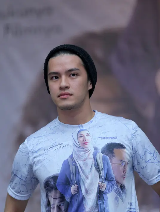 "Dari kecil saya hidup dengan kultur dan toleransi yang berbeda sama orang tua. Dari kecil udah terbiasa," kata Morgan Oei di kampus Universitas Indonesia, kawasan Depok, Jawa Barat, Jumat (10/6). (Andy Masela/Bintang.com)