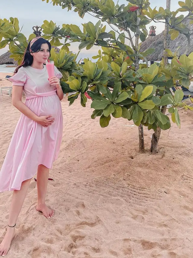 Sedang Hamil, Ini 6 Potret Marissa Brigitta Adik Celine Evangelista Pamer Baby Bump