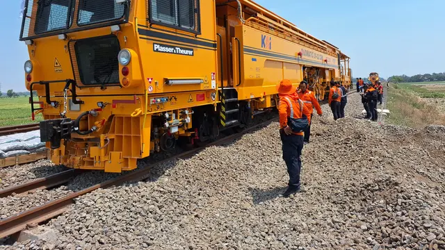 PT KAI (Persero) melakukan serangkaian penggantian material pada prasarana jalan rel di sepanjang 2024