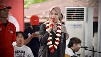 Istri capres nomor urut 3 Ganjar Pranowo, Siti Atikoh Supriyanti menghadiri gelar wicara atau talkshow bertema Peran Perempuan Dalam Pendidikan Anak dan Masa Depan Bangsa di Akas Garage, Probolinggo, Jawa Timur, Kamis (25/1/2024). (Foto: Dokumentasi PDIP).