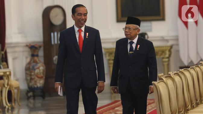 Presiden Joko Widodo dan Wapres Ma'ruf Amin bersiap memperkenalkan Wakil Menteri Kabinet Indonesia Maju di Istana Merdeka, Jakarta, Jumat (25/10/2019). 12 Wakil Menteri datang dari berbagai macam latar belakang dengan harapan dapat membantu kerja para menteri. (Liputan6.com/Angga Yuniar)