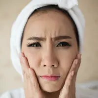 Kerutan dini pada wajah bisa muncul tanpa disadari. (Foto/Dok: Magnific)