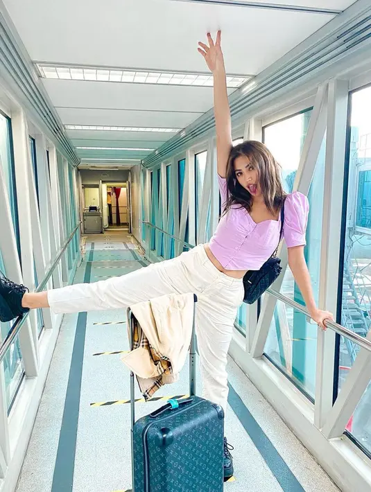 Menurut Jedar, Bali adalah tempat yang bisa membuatnya berproses sembuh lebih cepat. Meski di Jakarta, ia juga yakin bisa sembuh namun waktunya sedikit lebih lama karena banyak hal yang membuatnya trauma. (Instagram/inijedar)