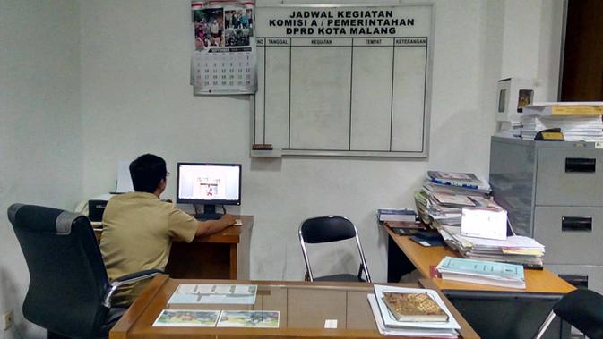 Tak ada aktivitas berarti di dalam gedung DPRD Kota Malang (Liputan6.com/Zainul Arifin)
