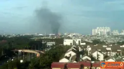 Citizen6, Cilacap: Tangki premium depo terbakar, Sabtu (2/4). (Pengirim: Ravinder Mawa)