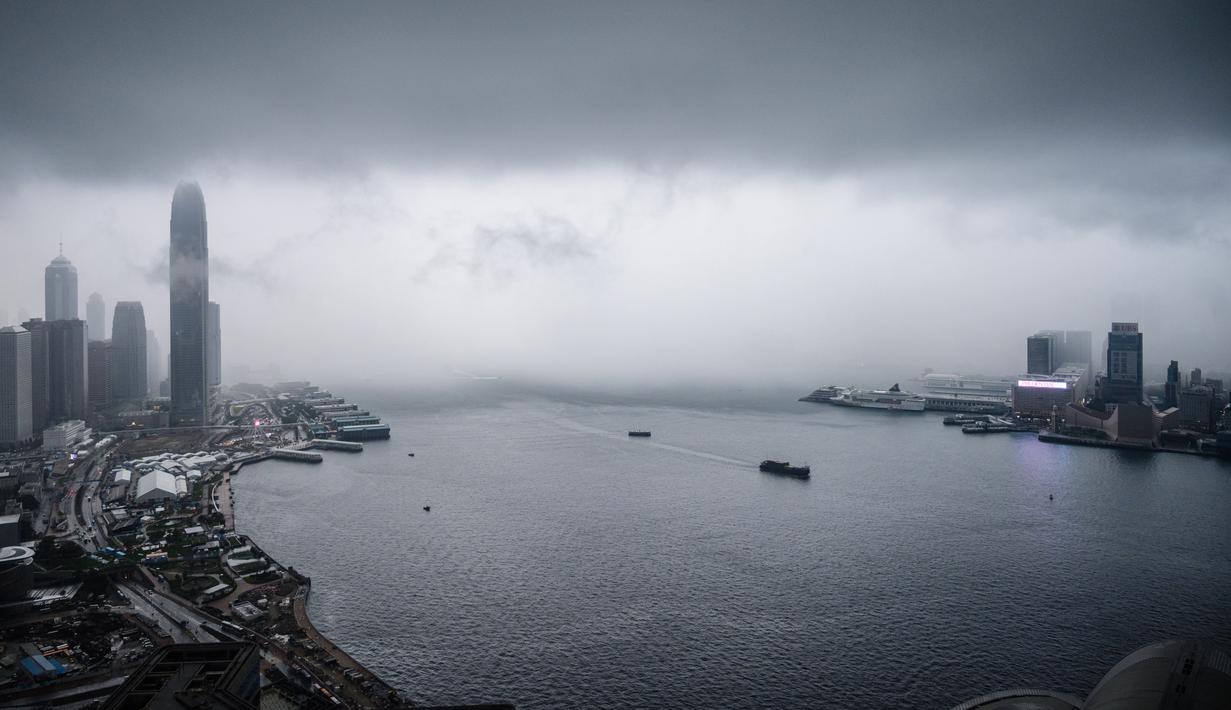 Foto Penampakan Badai Awan Selimuti Langit Hong Kong Global