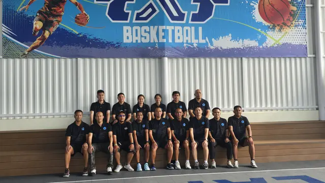 Tim pelatih Playfield Basketball Team
