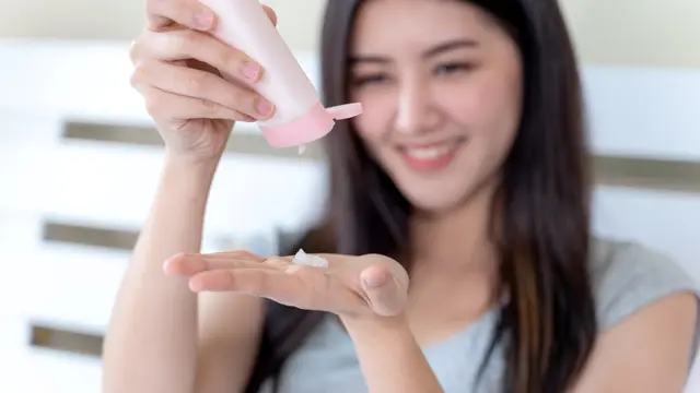 Urutan Skincare yang Salah Bisa Bikin Kulit Kusam dan Kurang Optimal, Kenali Penjelasannya!