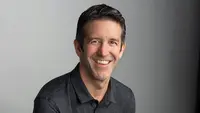 Profil John Ternus, CEO Baru Apple Pengganti Tim Cook