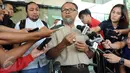 Mantan Wakil Ketua KPK, Bambang Widjojanto menjawab pertanyaan awak media di Gedung KPK, Jakarta, Jumat (4/3). Kedatangan BW buntut dari kebijakan Kejagung yang menutup atau mengesampingkan kasus hukum yang menimpanya. (Liputan6.com/Helmi Afandi)