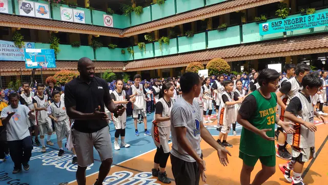 Jason Richardon ikut Senam Poco-poco