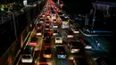 Kepadatan lalu lintas terlihat di Manila, Filipina (3/8/2020). Kemacetan terjadi ketika orang-orang bergegas keluar dari Metro Manila beberapa jam sebelum pemerintah memberlakukan aturan lockdown yang lebih ketat di kawasan itu akibat lonjakan kasus penyakit Covid-19. (Xinhua/Rouelle Umali)