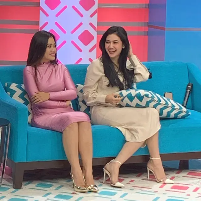 Nia Anggia dan Della Perez